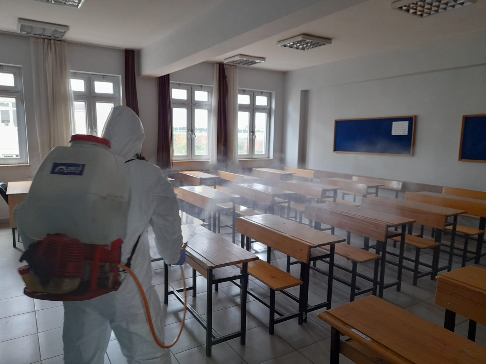 Gebze’de okullar ve camiler dezenfekte edildi