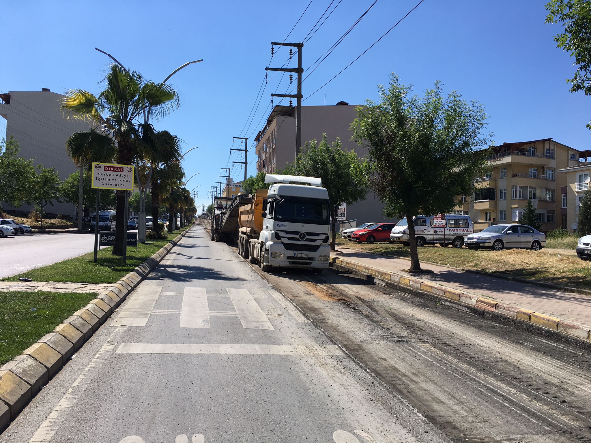 Darıca’daki önemli caddelerde yol onarımı yapılıyor