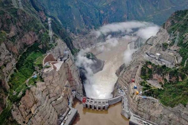 Dünyanın en büyük yedinci barajı, tam kapasiteye ulaştı