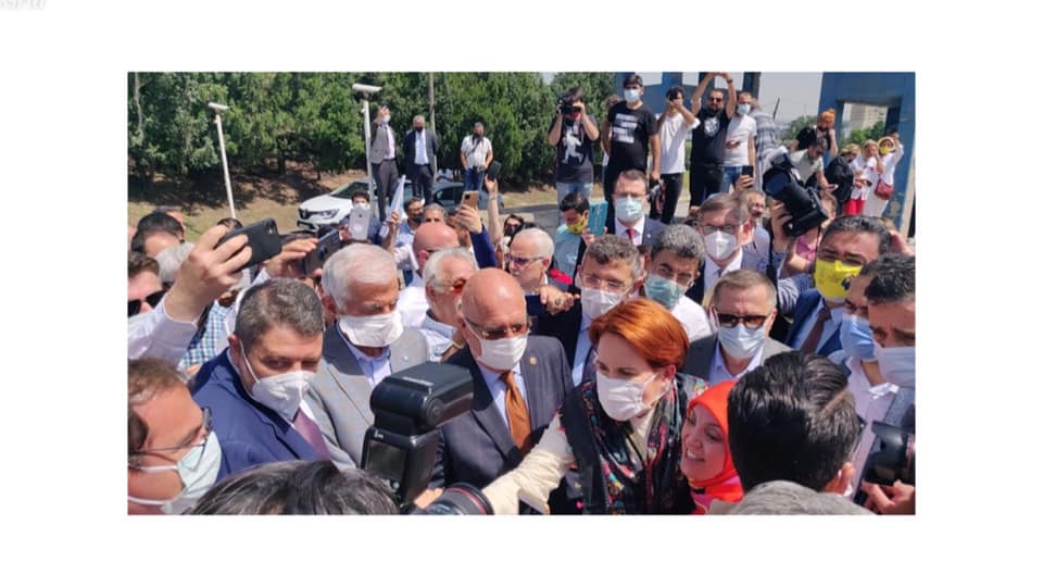 Meral Akşener Gebze’de: ” Seni Cumhurbaşkanı yapacağız” sloganları ile karşılandı