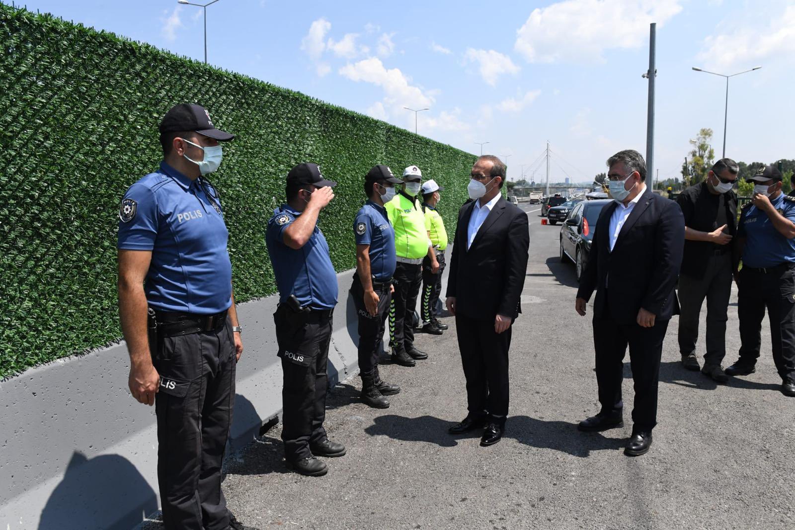 Vali Yavuz, Gebze’deki Polis Uygulama Noktalarını Denetledi