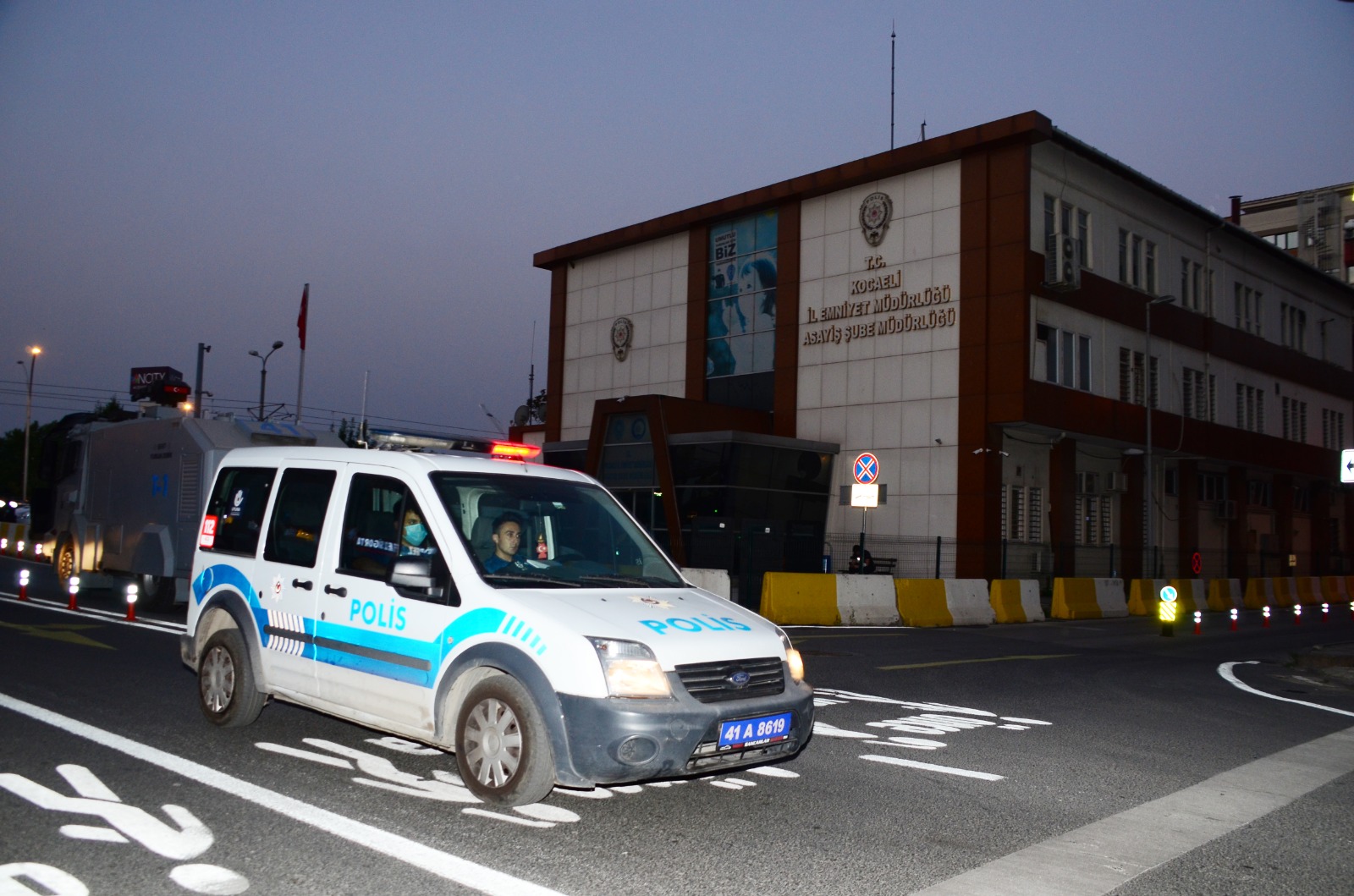 Kocaeli Polisi suç şebekesini çökertti:19 kişi gözaltına alındı