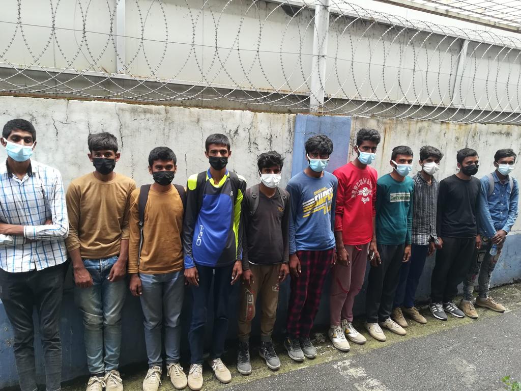 Pakistan uyruklu 11 kaçak göçmen yakalandı