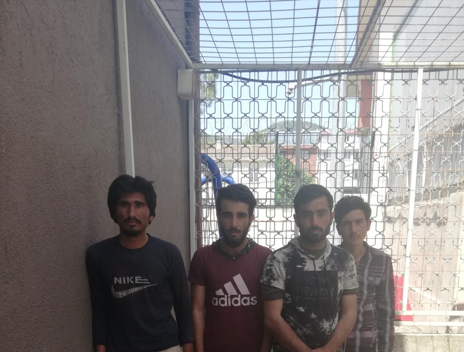 TEM’de ticari taksi içinde 4 kaçak Afganlı yakalandı