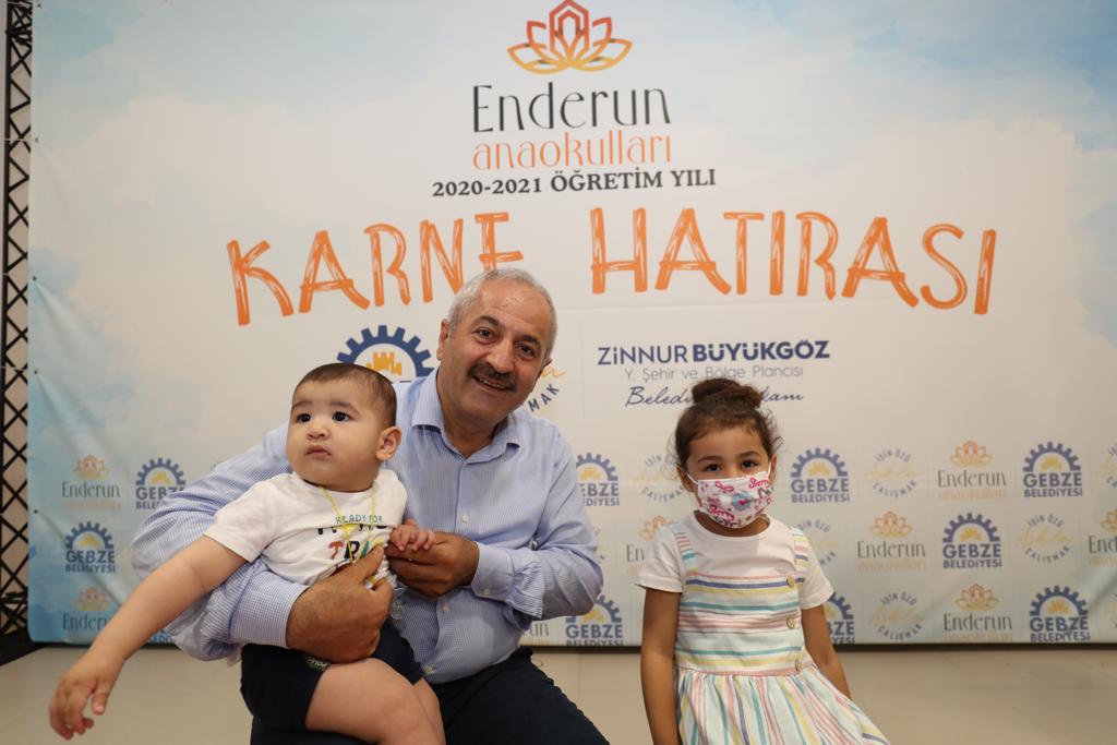 Enderunlu Gebzeli miniklere karneleri Başkan Amcalarından