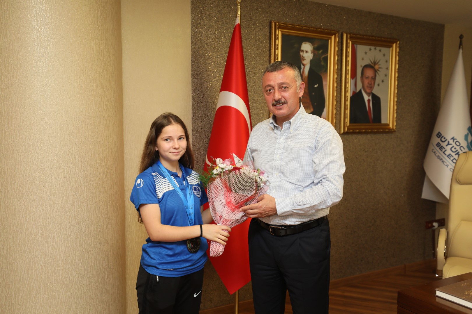 Başkan Büyükakın, Kağıtspor’un şampiyon sporcularını ağırladı