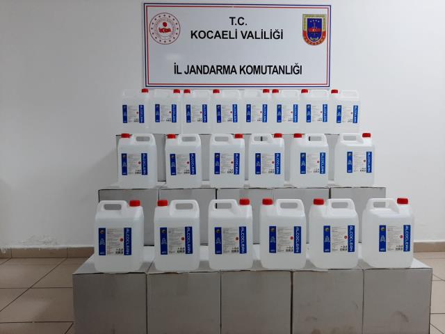 Jandarma Gebze’de 700 litre sahte etil alkol ele geçirdi