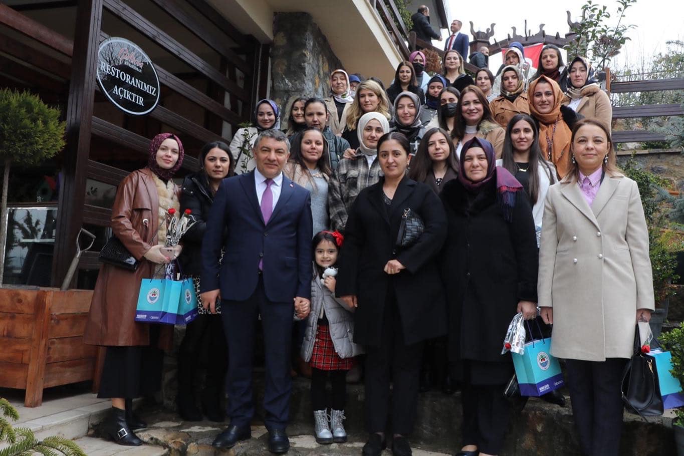 Başkan Şayir, Dilovalı kadınları unutmadı! 