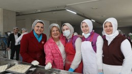 Başkan Hürriyet, ’Sahrap Soysal ile Mutfak Hikayeleri’nde İzmit’in yerel lezzetlerini tanıttı
