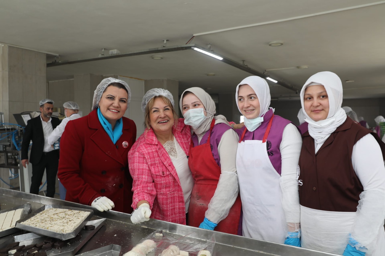 Başkan Hürriyet, ’Sahrap Soysal ile Mutfak Hikayeleri’nde İzmit’in yerel lezzetlerini tanıttı