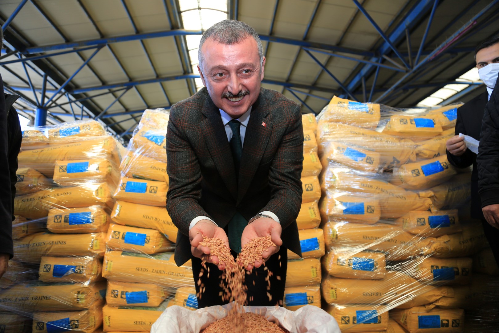 Başkan Büyükakın’dan yeni müjde: Büyükşehir’den ayçiçeği üreticisine gübre desteği