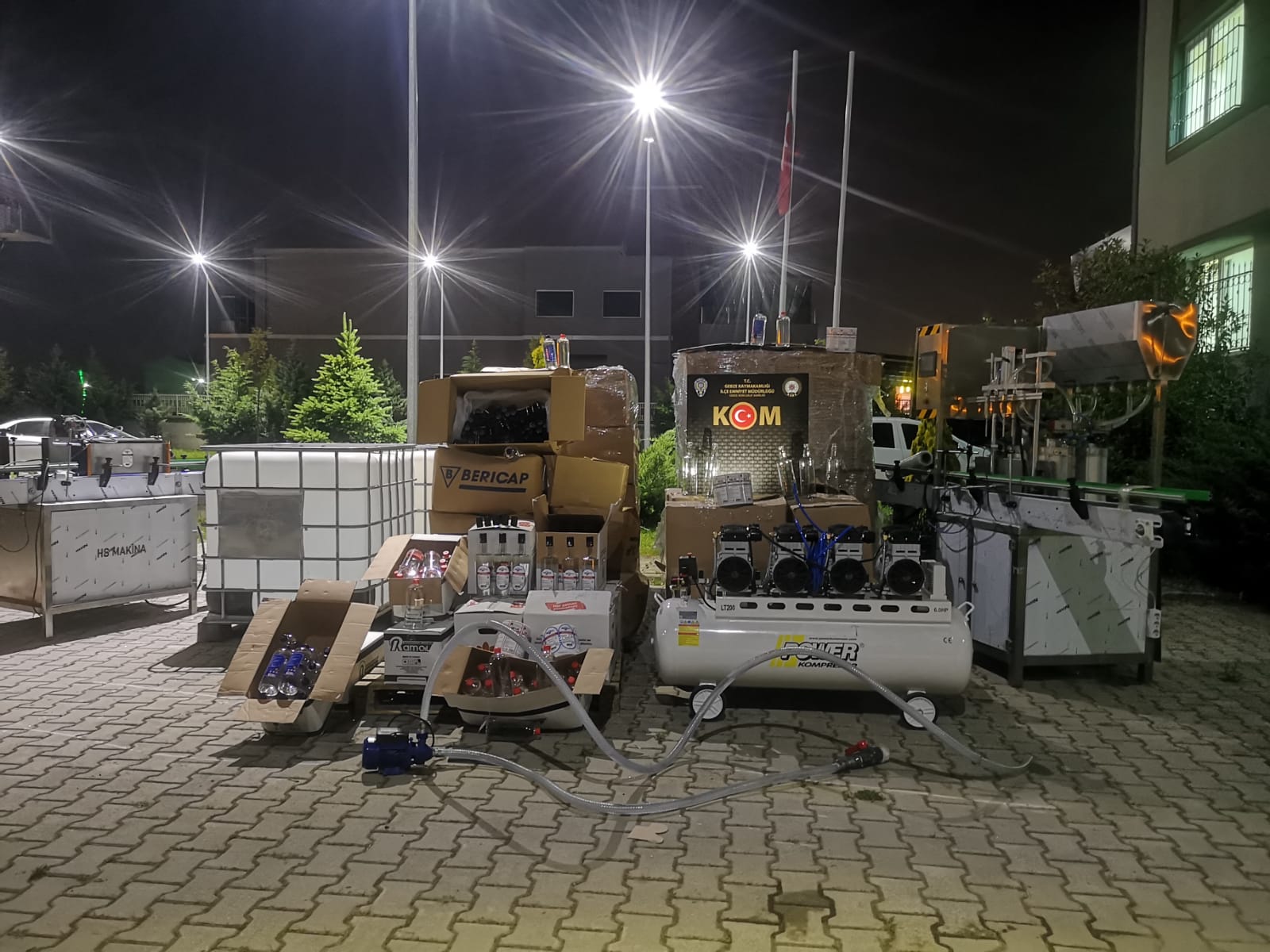 Çayırova’da Kaçak İçki İmalathanesine baskın