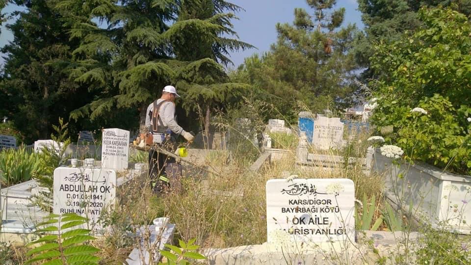 Gebze’de mezarlıklarda bayram öncesi çalışmalar