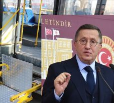 İYİ Partili Türkkan önerge verdi: “Özel halka zulüm otobüsleri!”
