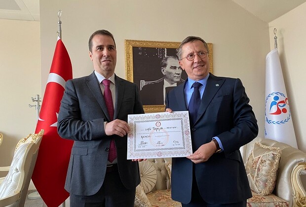 İYİ Partili Türkkan mazbatasını aldı